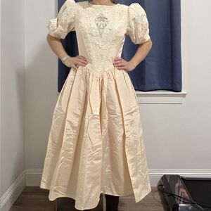 Jessica McClintock Lace Dress in Cream